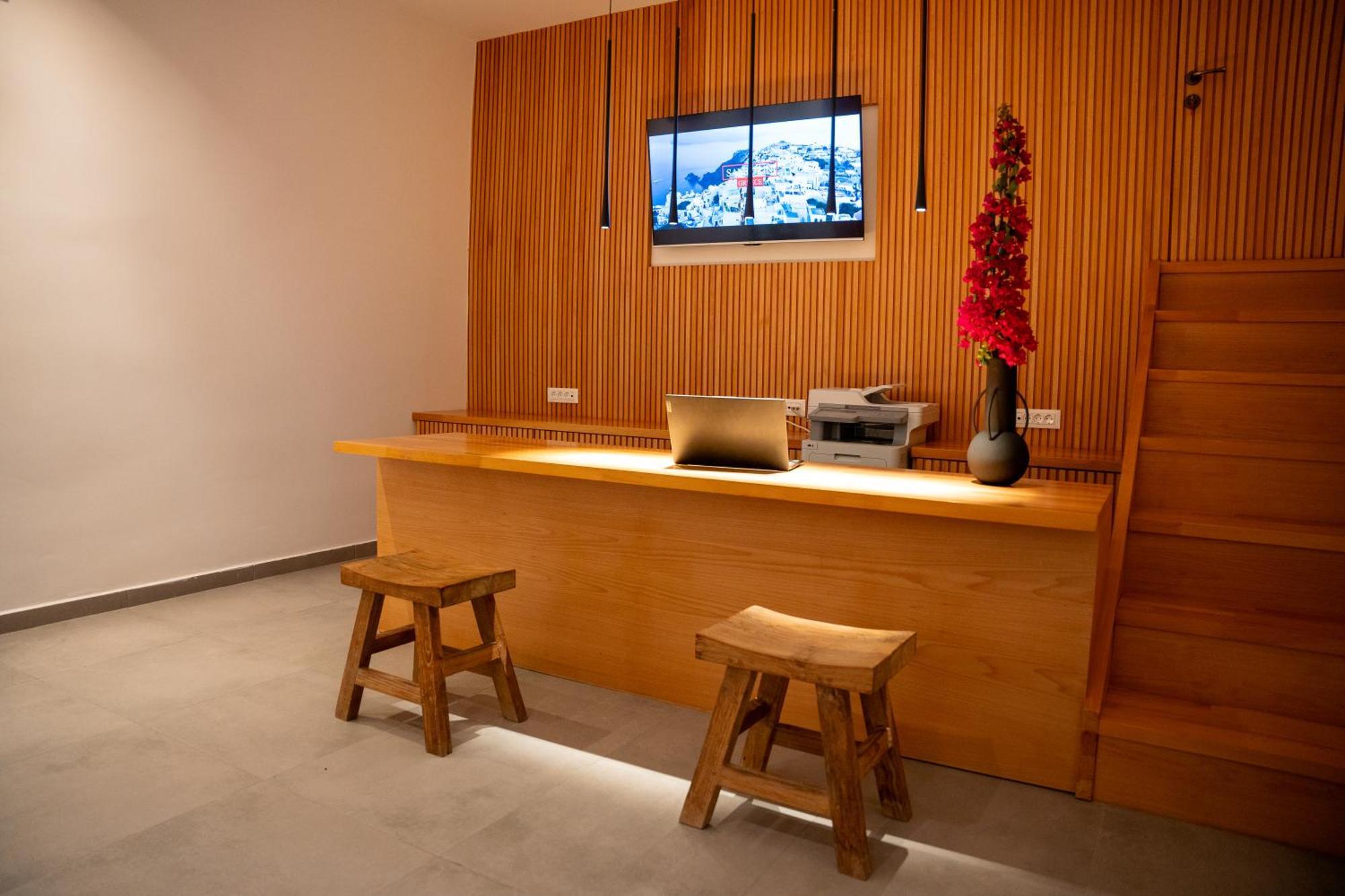 Colombos Beachfront Foinikiá 外观 照片