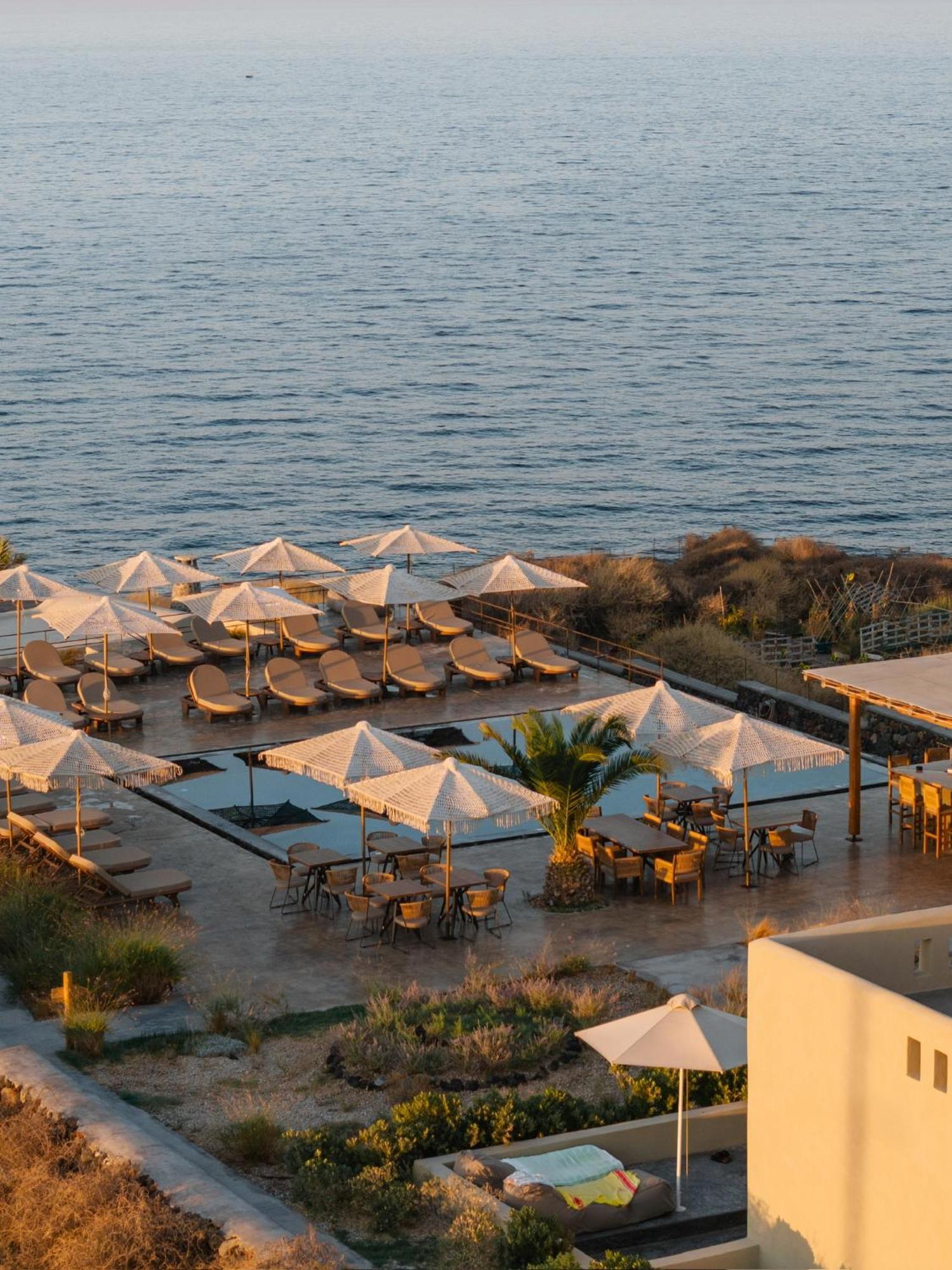 Colombos Beachfront Foinikiá 外观 照片